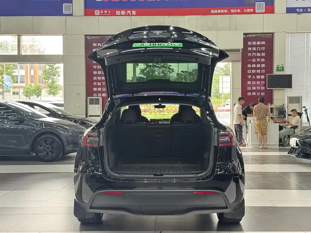 Tesla Model Y — фото 7