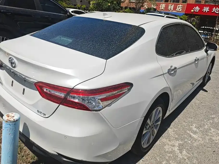 Toyota Camry — фото 8
