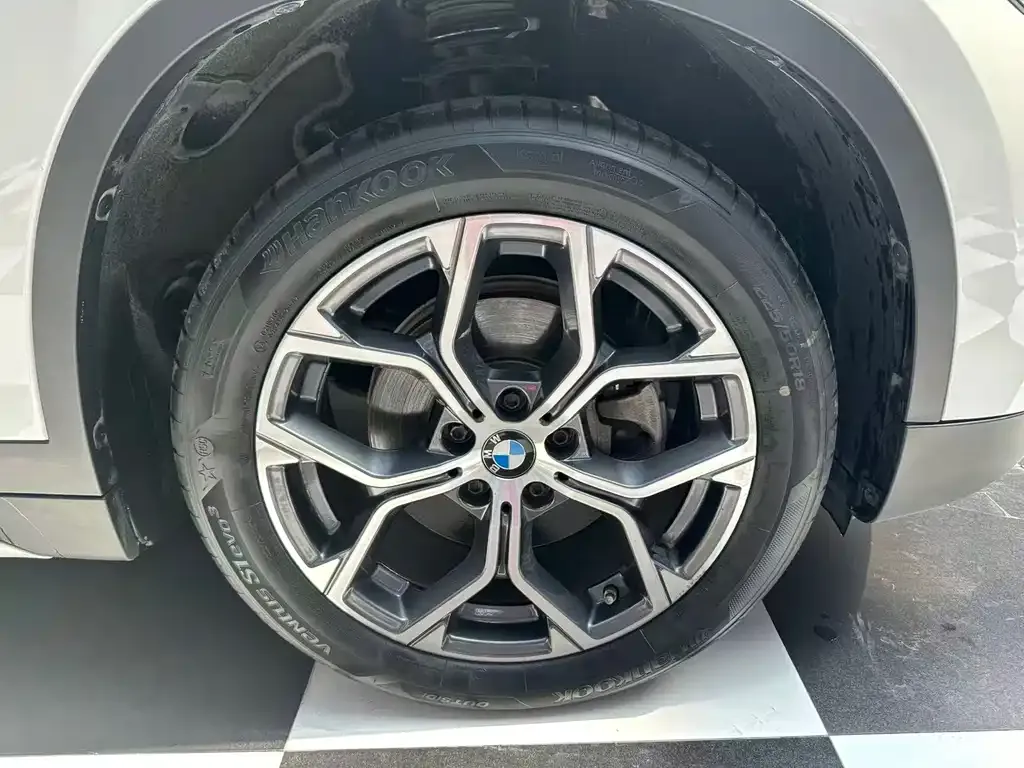 BMW X1 — фото 9