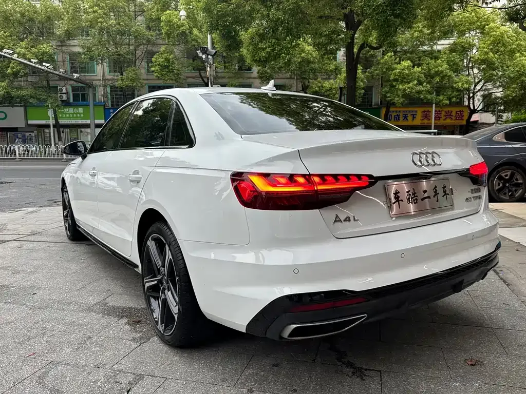 Audi A4L — фото 5