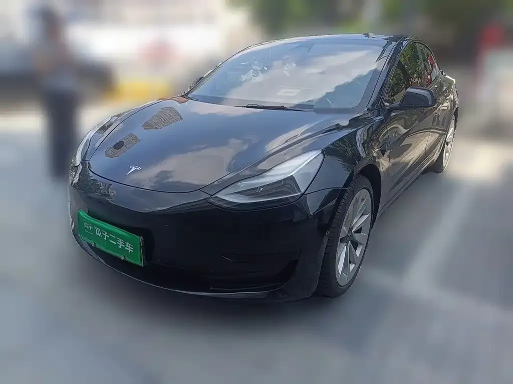Tesla Model 3 — фото 1