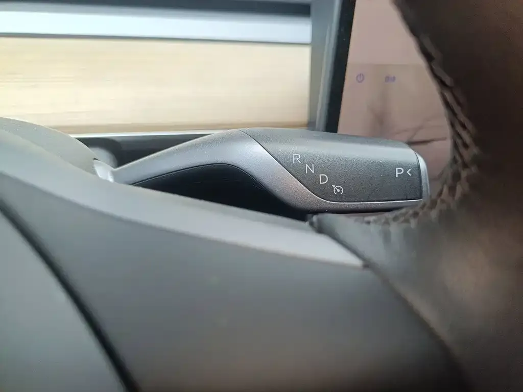 Tesla Model 3 — фото 3