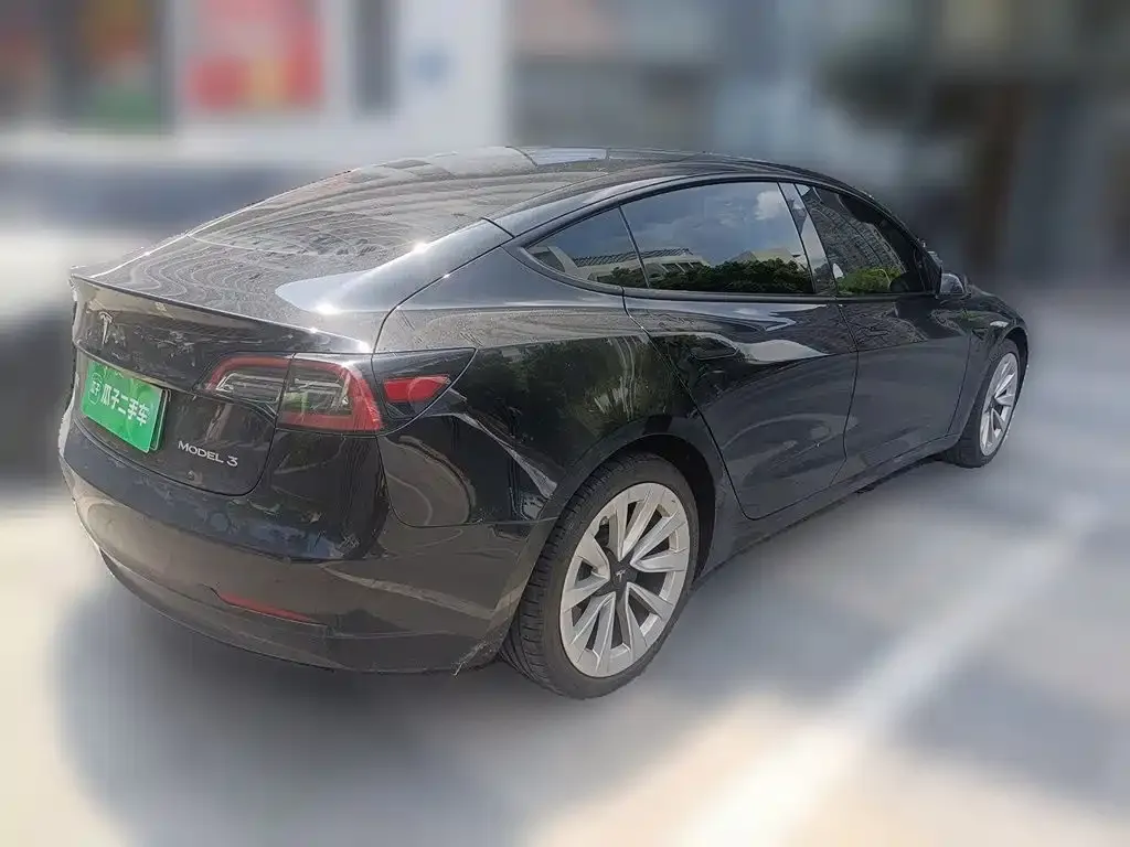 Tesla Model 3 — фото 10
