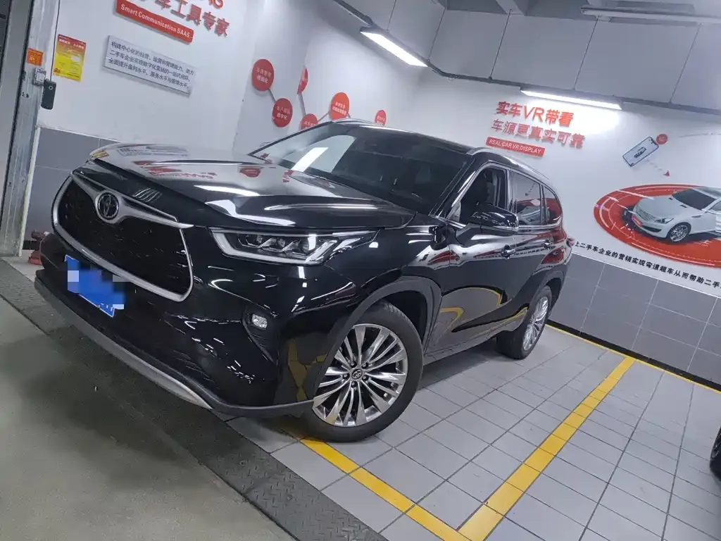 Toyota Highlander — фото 1