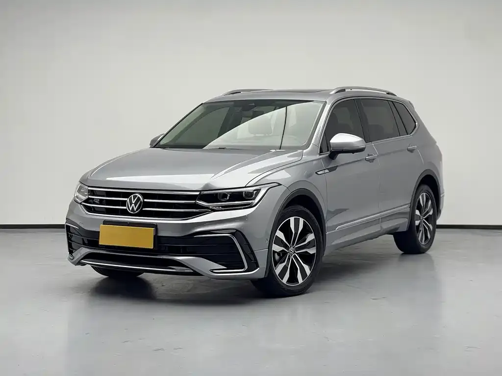 Volkswagen Tiguan L — фото 1