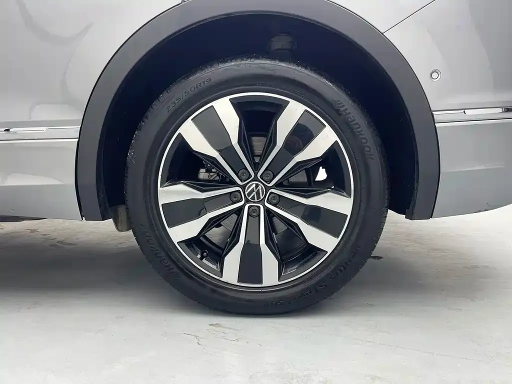 Volkswagen Tiguan L — фото 2