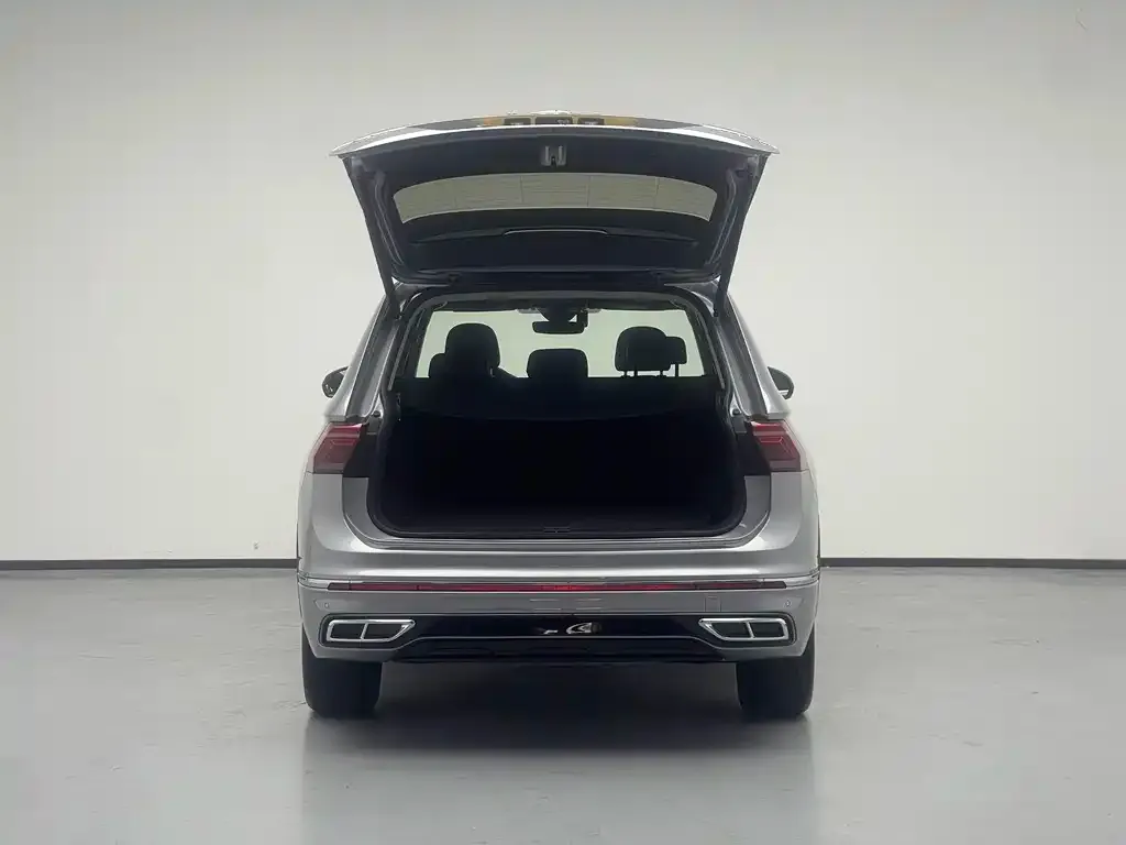 Volkswagen Tiguan L — фото 10
