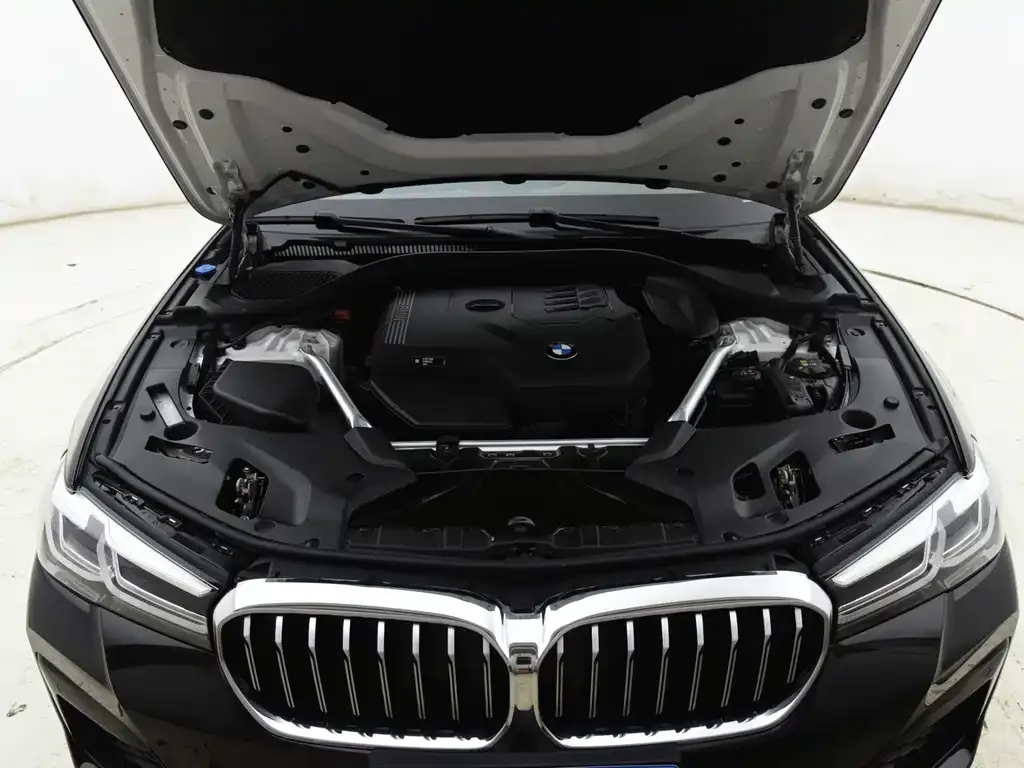 BMW 5 Series — фото 7
