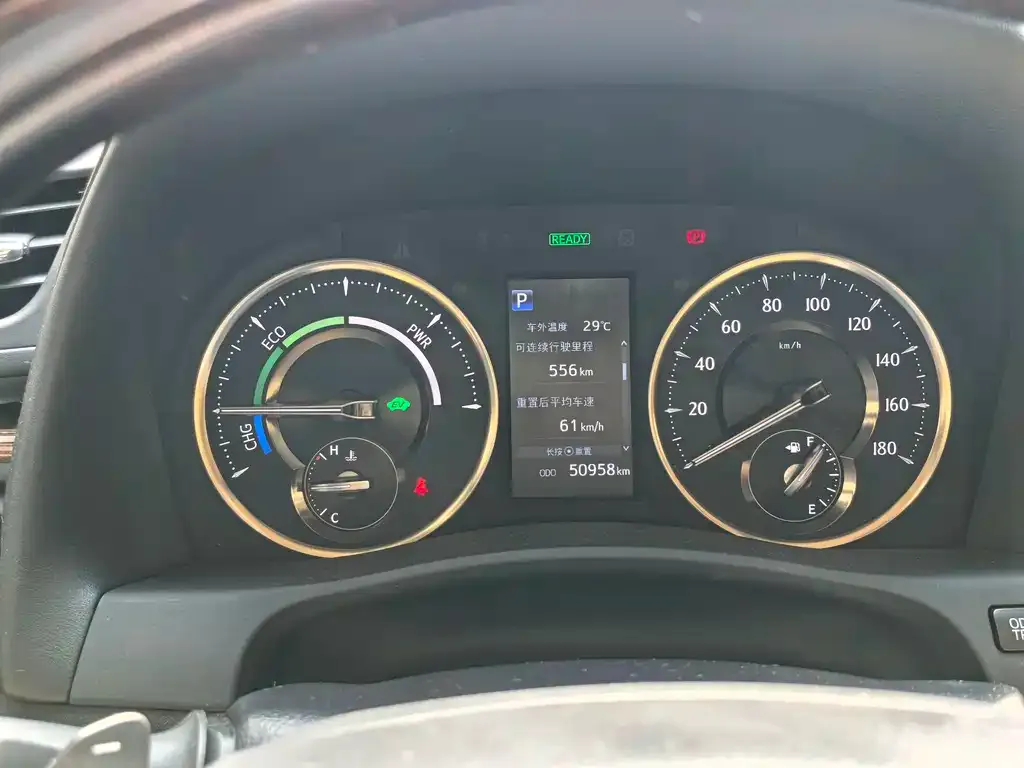 Toyota Alphard — фото 2