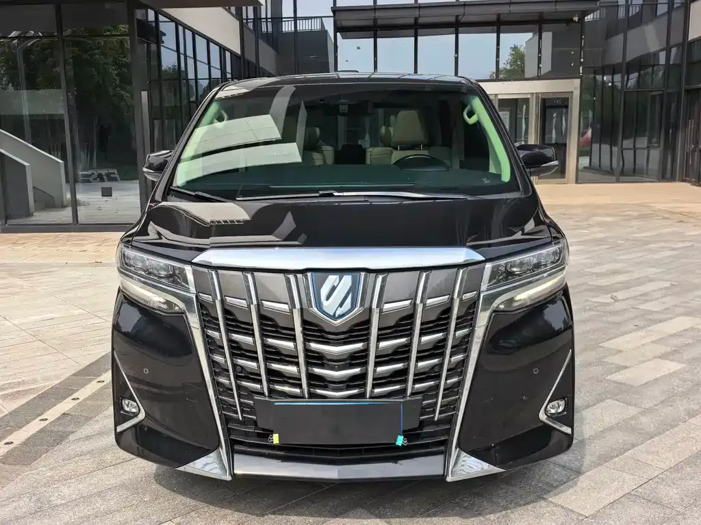 Toyota Alphard — фото 7