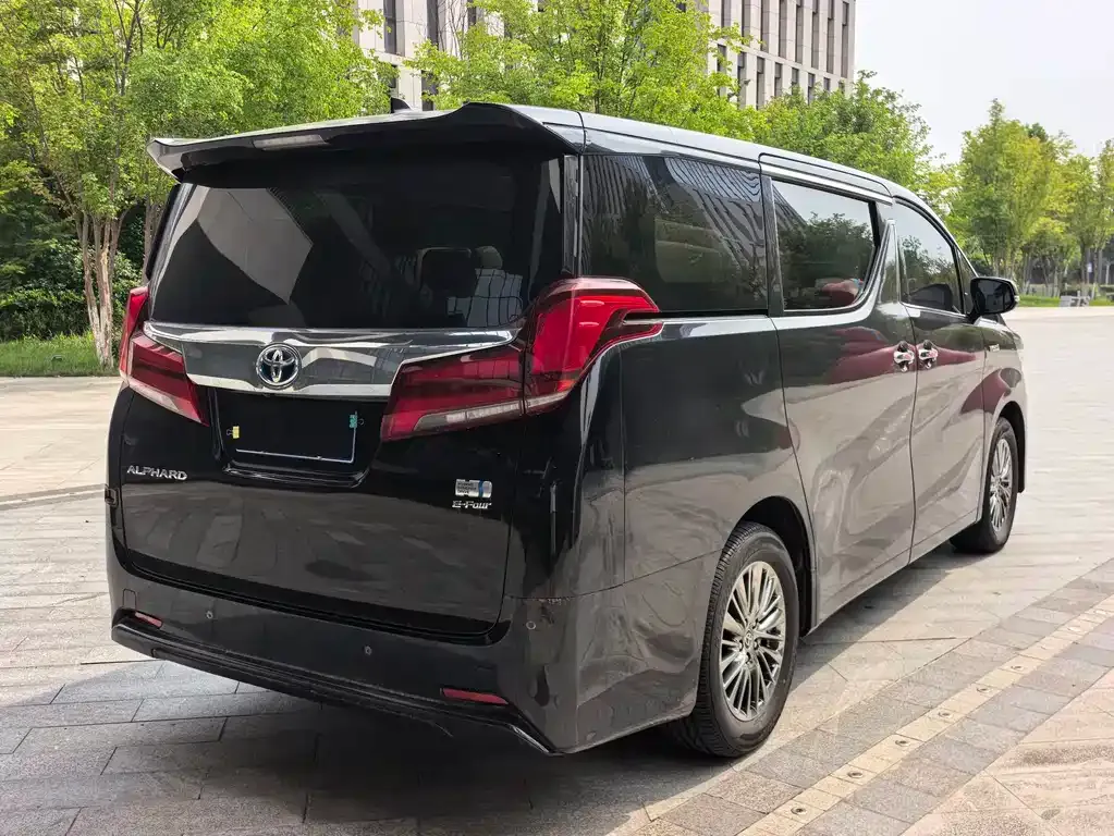 Toyota Alphard — фото 8