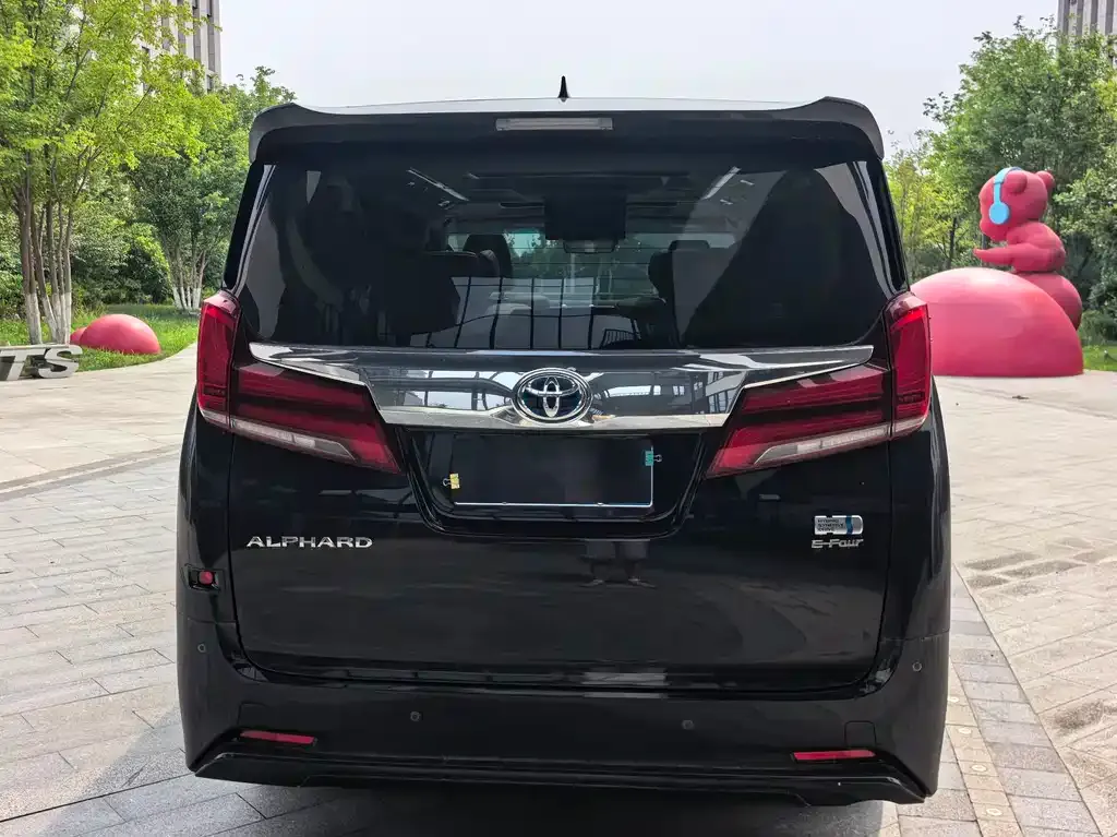 Toyota Alphard — фото 9