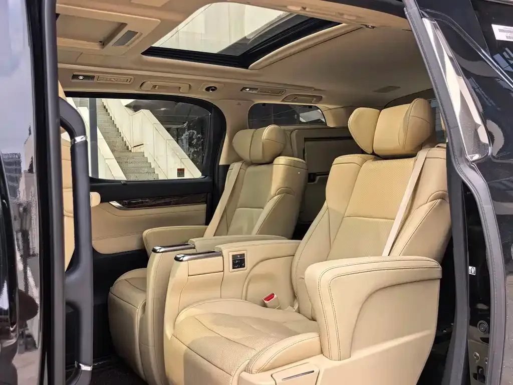 Toyota Alphard — фото 6