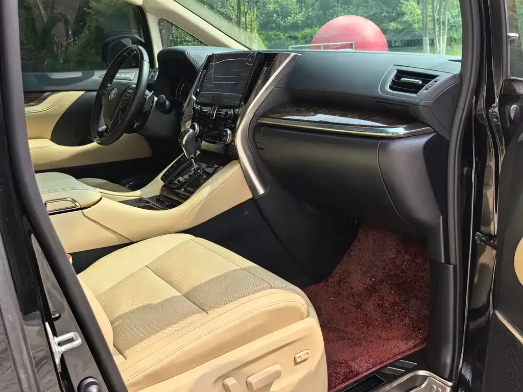Toyota Alphard — фото 3