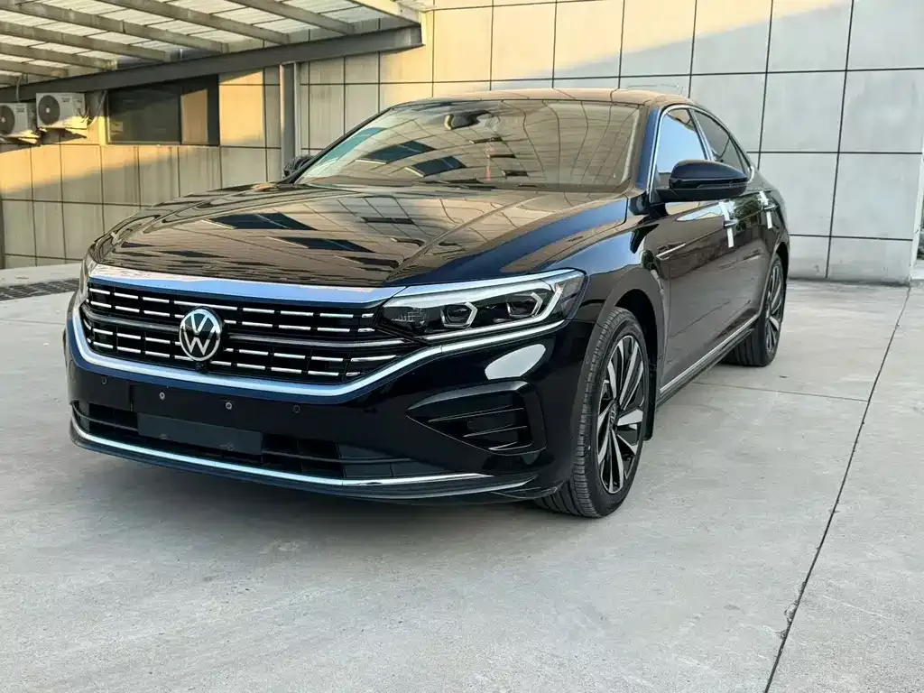 Volkswagen Passat — фото 1
