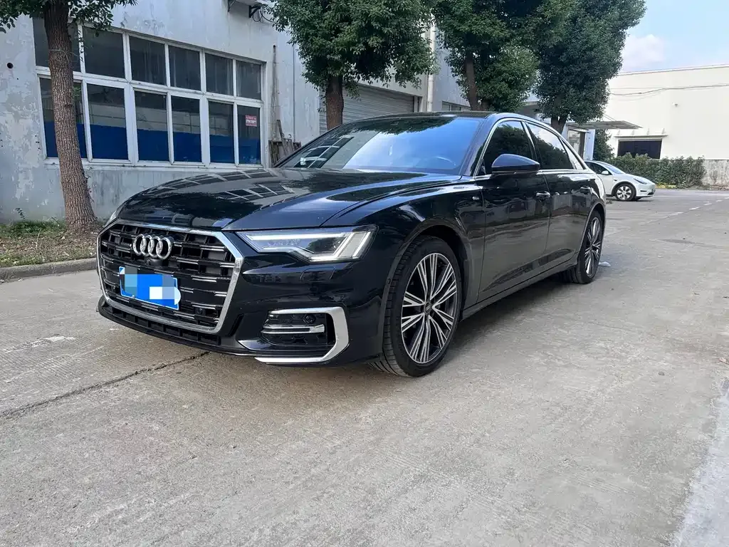 Audi A6L — фото 1