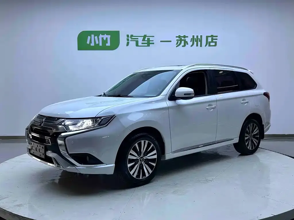 Mitsubishi Outlander — фото 1