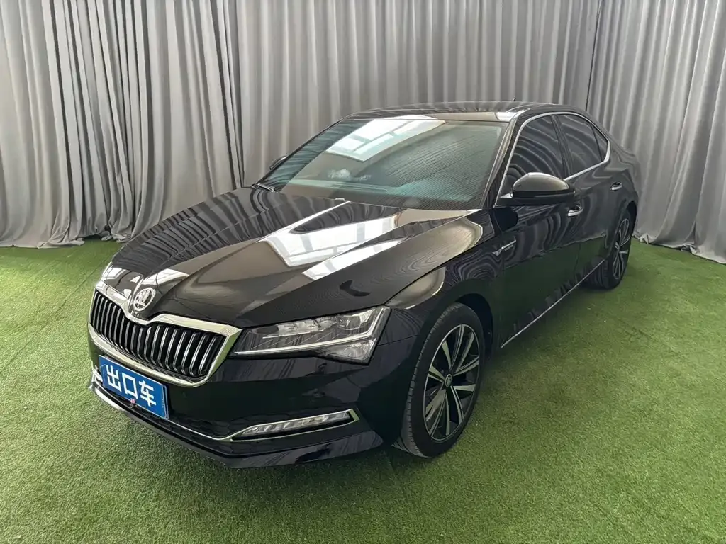Skoda Superb — фото 1