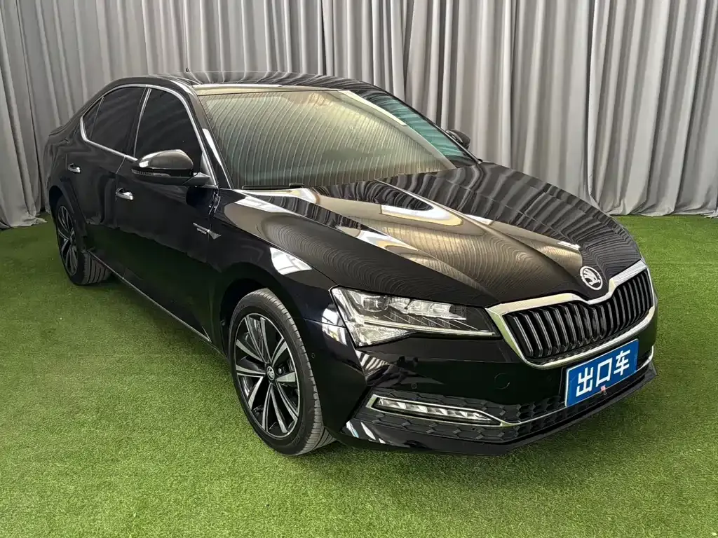 Skoda Superb — фото 8