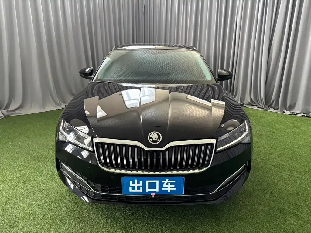 Skoda Superb — фото 9