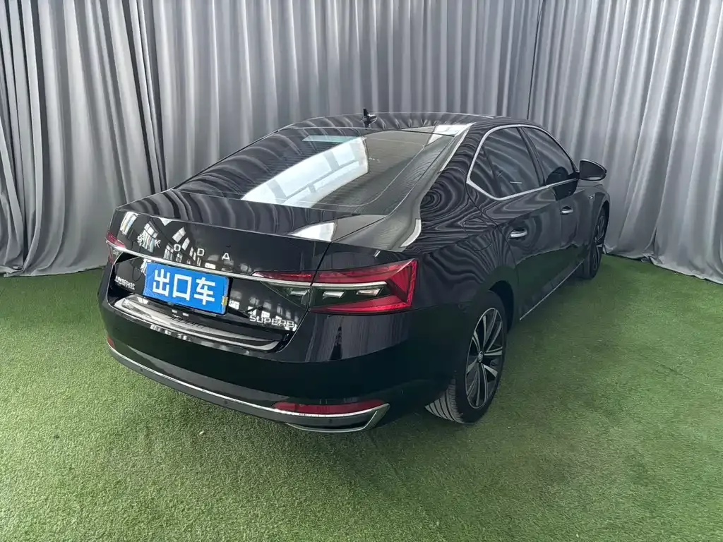 Skoda Superb — фото 10