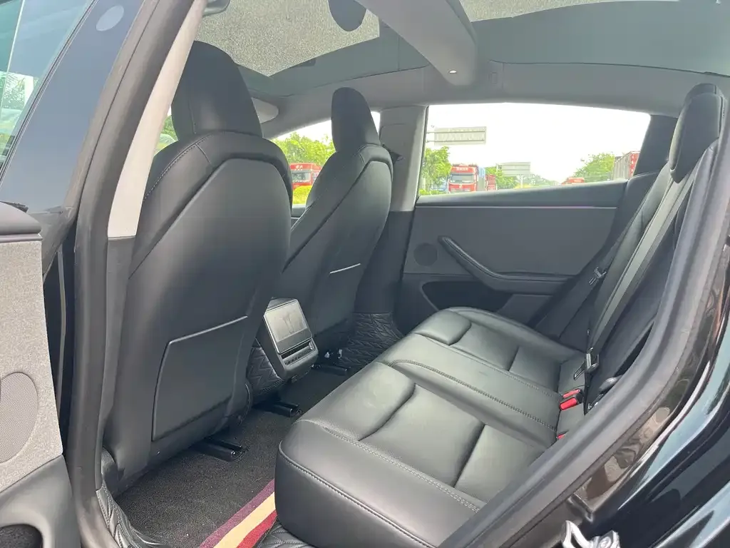 Tesla Model 3 — фото 10