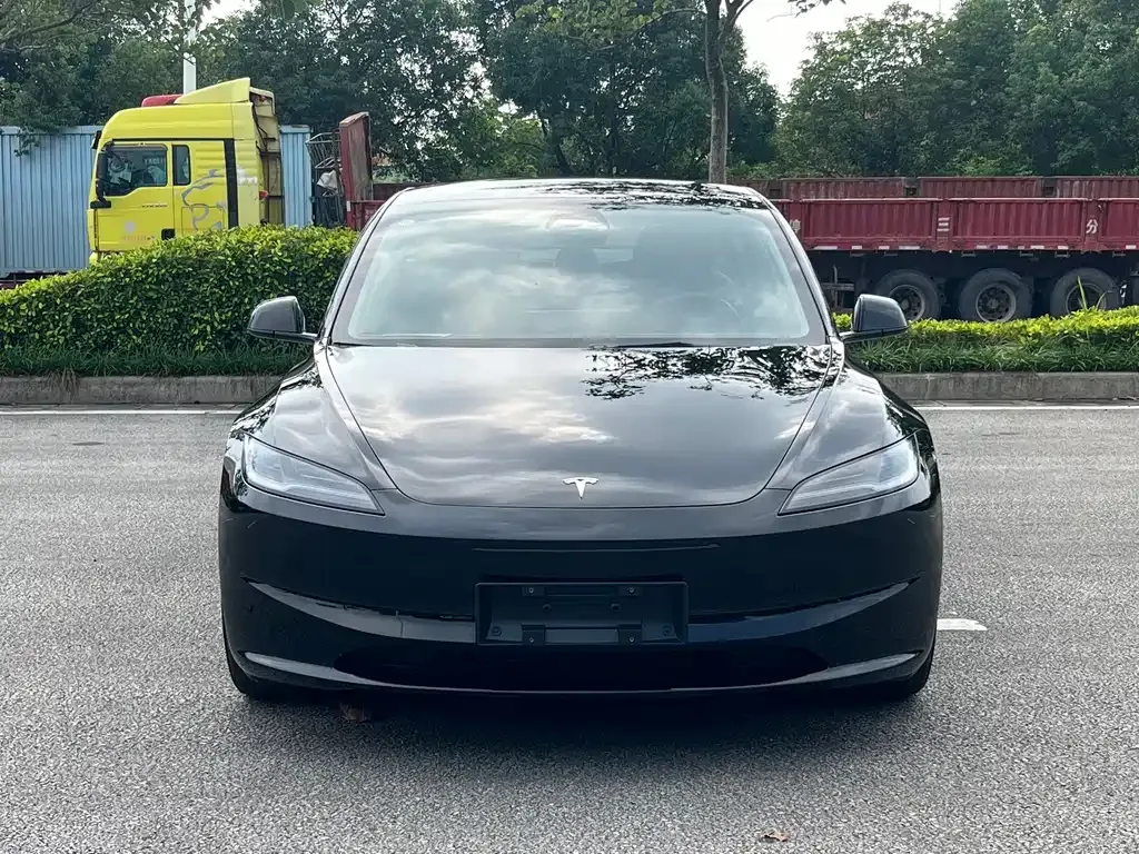 Tesla Model 3 — фото 8