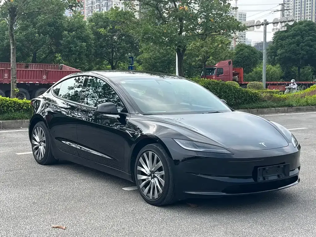 Tesla Model 3 — фото 7