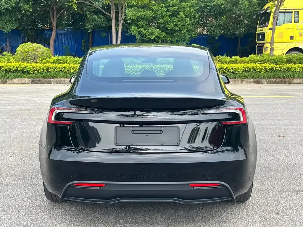 Tesla Model 3 — фото 5