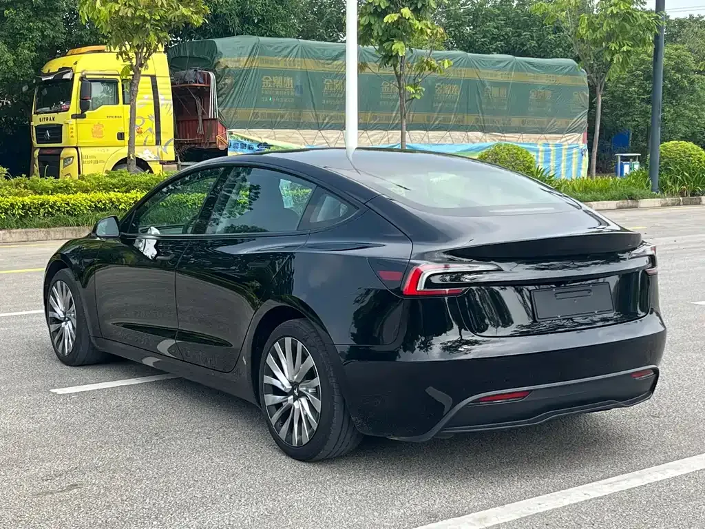 Tesla Model 3 — фото 6