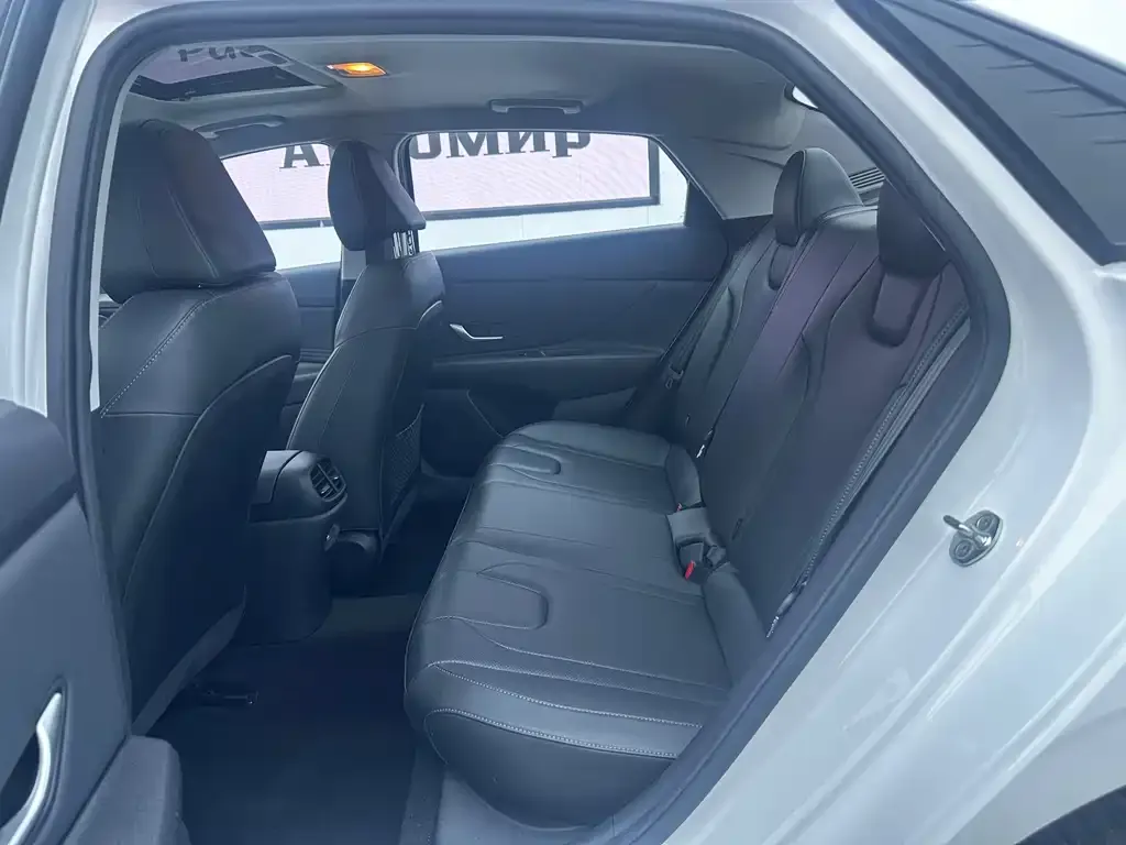 Hyundai Elantra — фото 2
