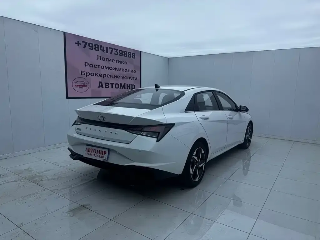 Hyundai Elantra — фото 3