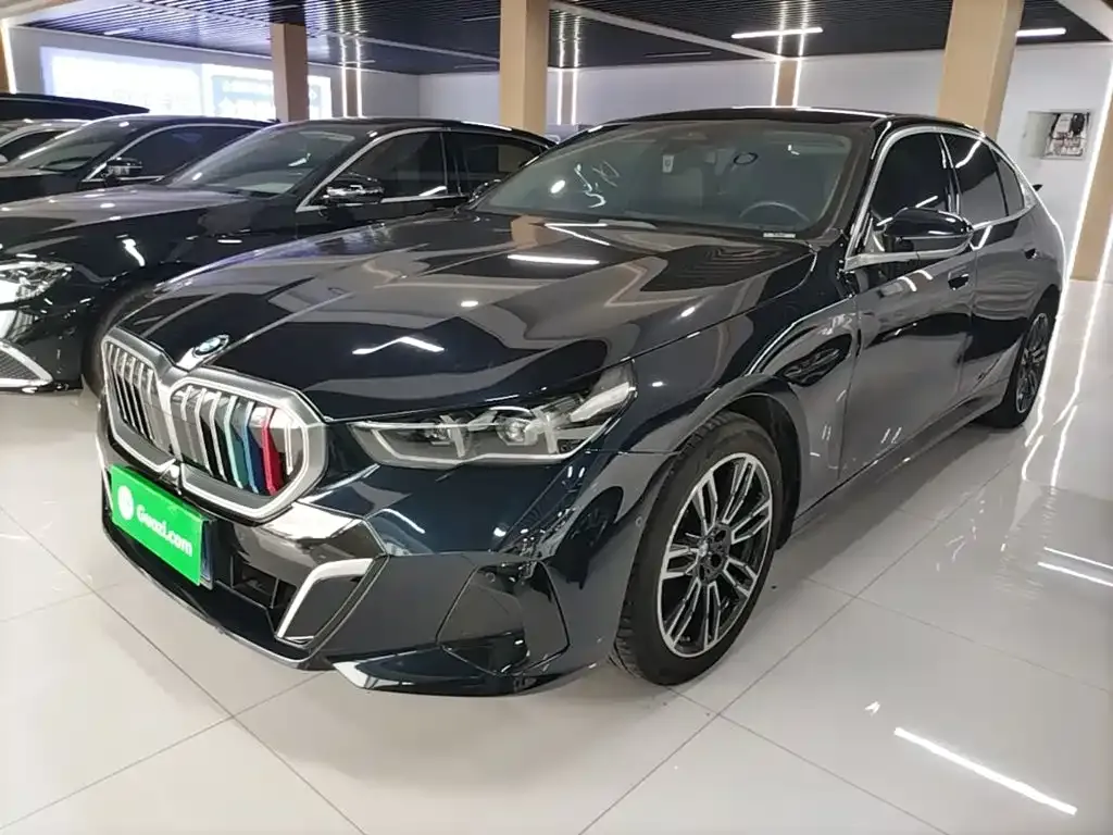 BMW 5 Series — фото 1
