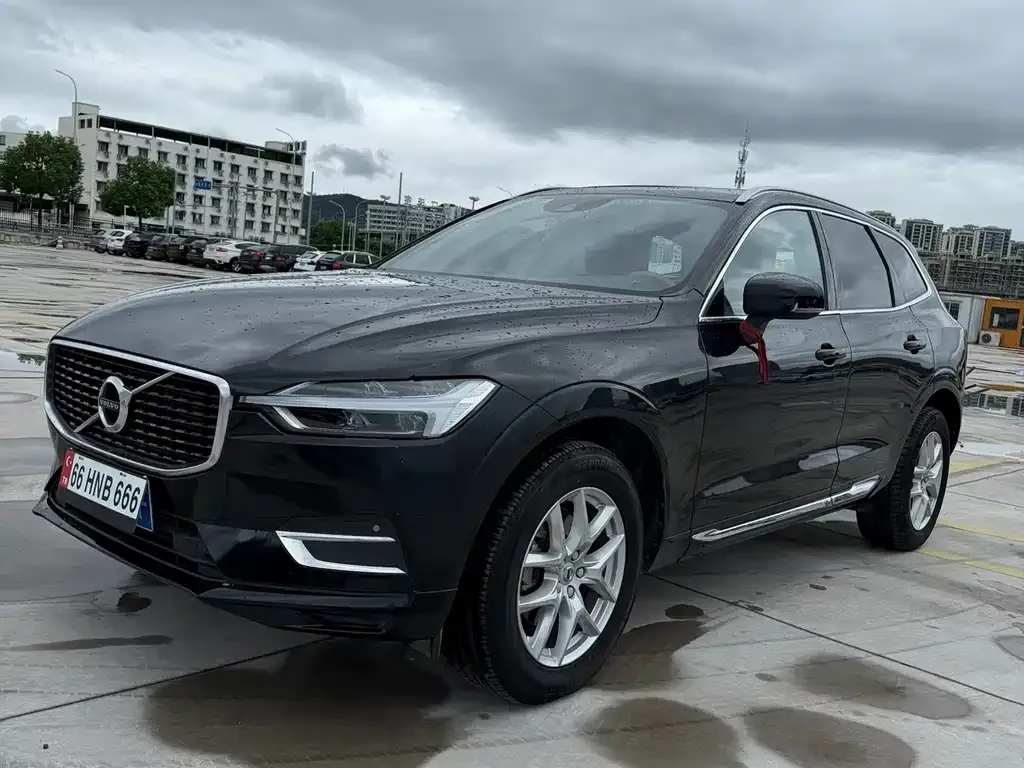 Volvo XC60 — фото 1