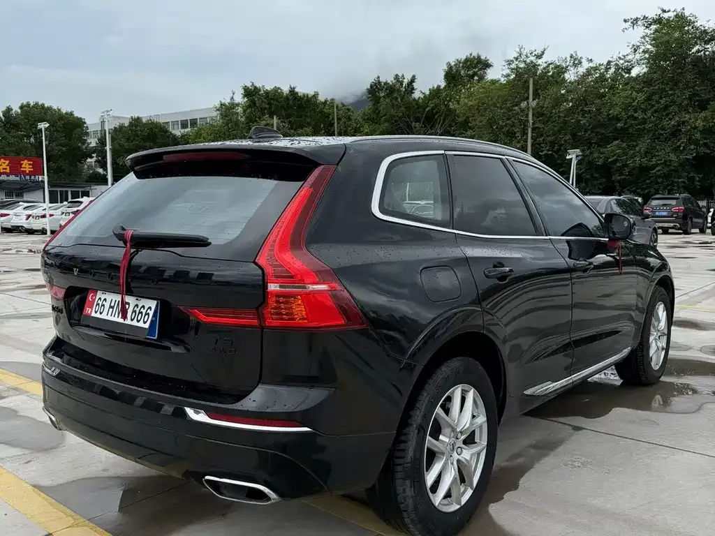 Volvo XC60 — фото 9