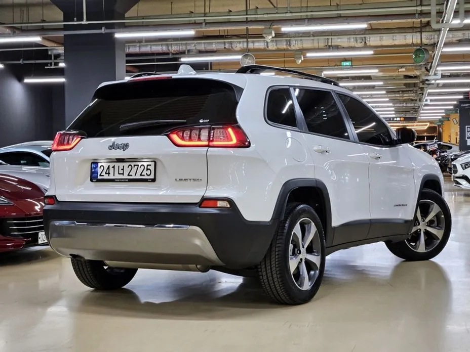 Jeep Cherokee — фото 6
