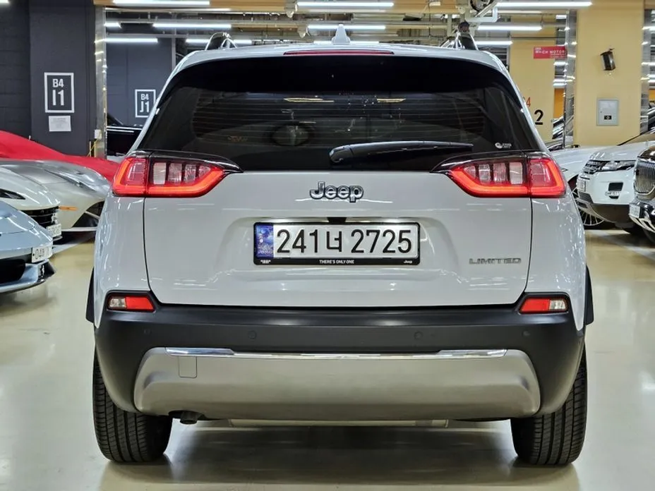 Jeep Cherokee — фото 5