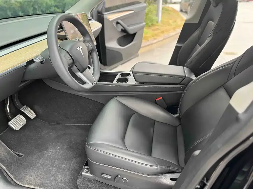 Tesla Model Y — фото 4