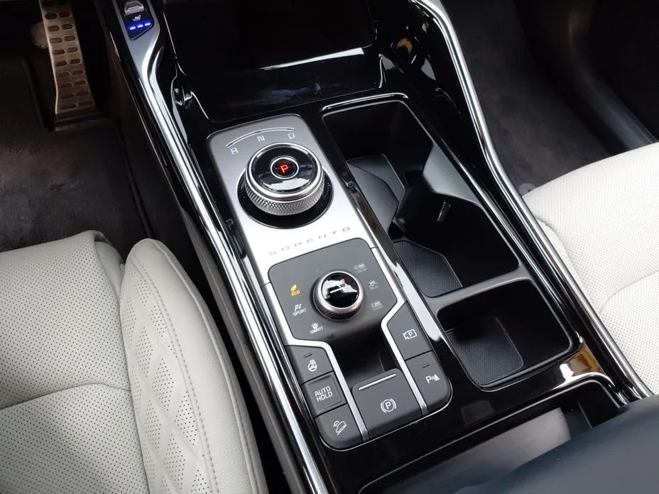 Kia Sorento — фото 7