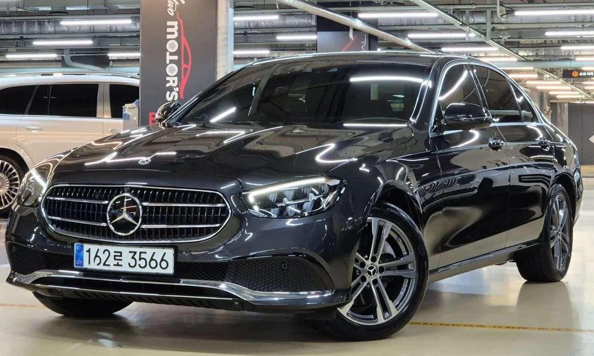 Mercedes-Benz E-Class — фото 1