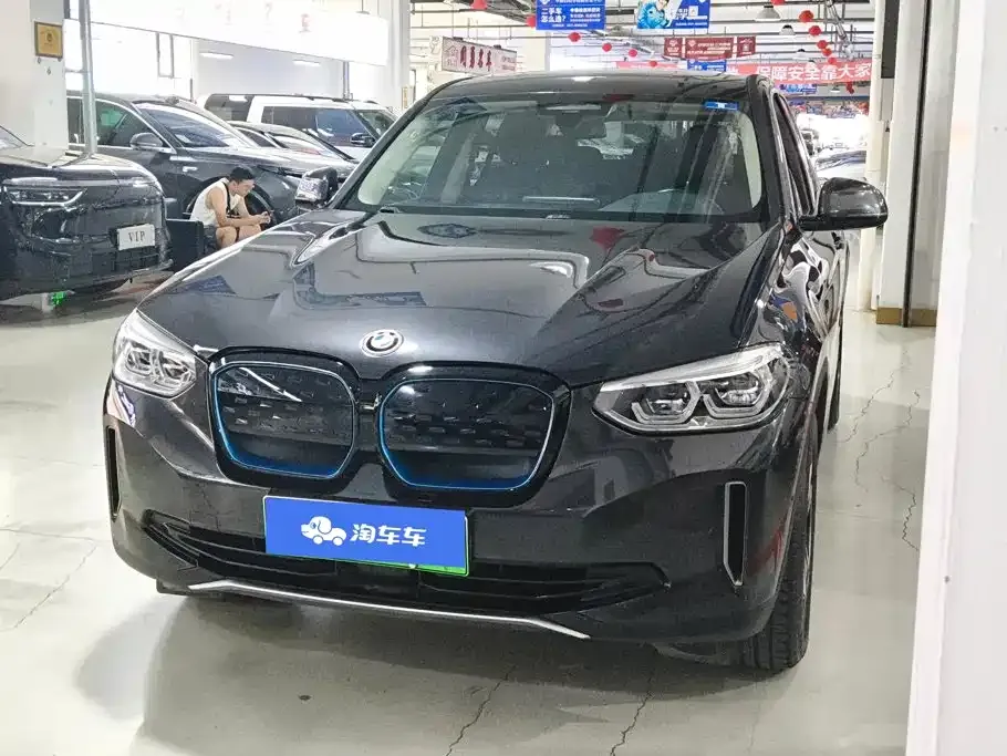 BMW iX3 — фото 1