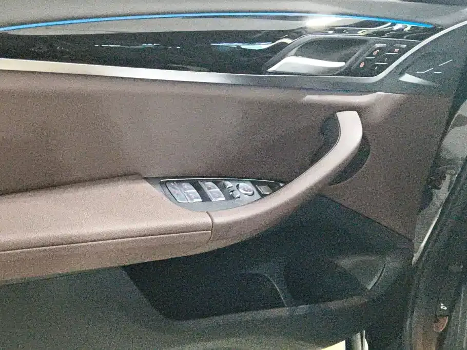 BMW iX3 — фото 9