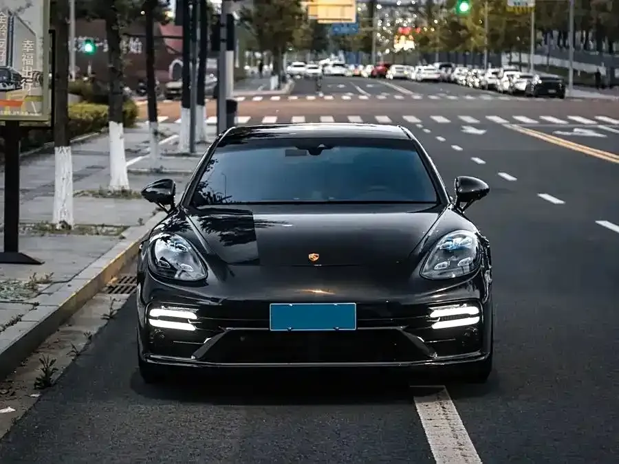 Porsche Panamera — фото 1