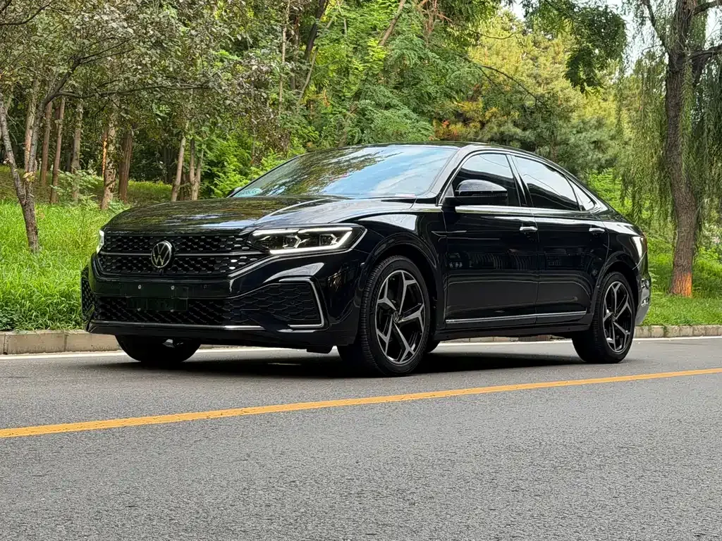 Volkswagen Passat — фото 1
