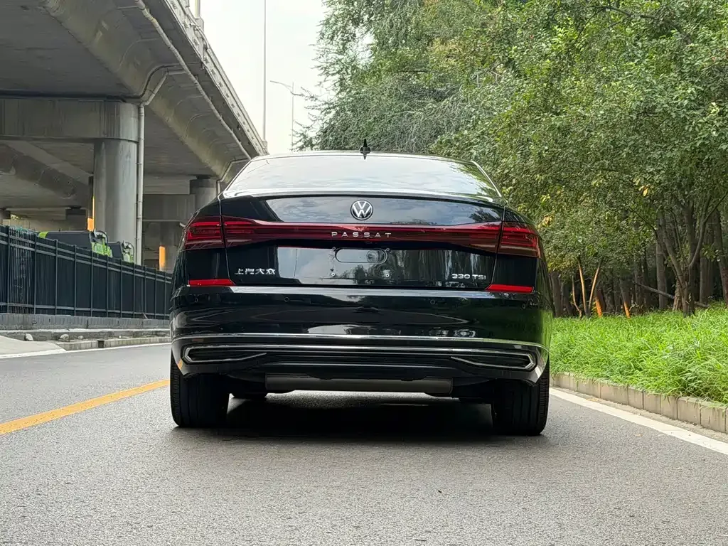 Volkswagen Passat — фото 10