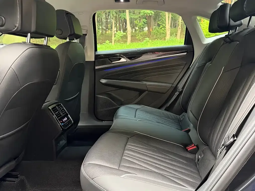 Volkswagen Passat — фото 7