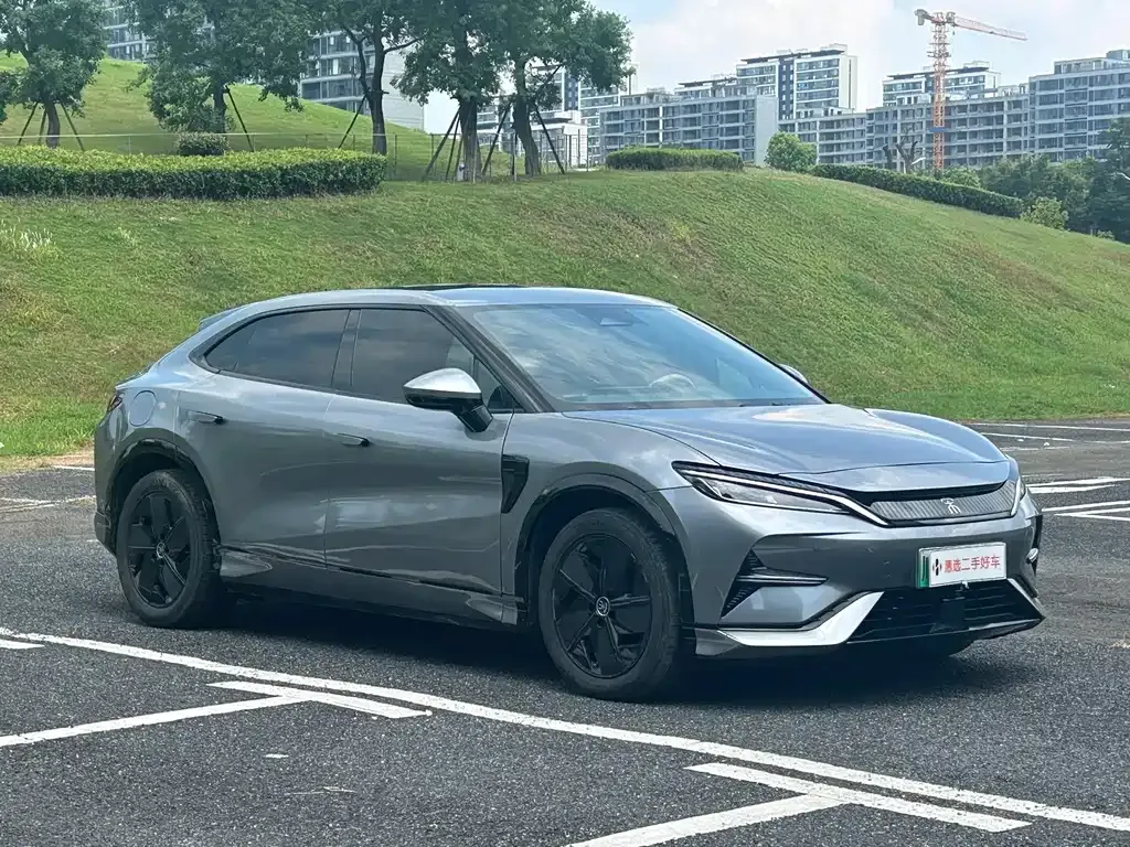 BYD L EV — фото 10