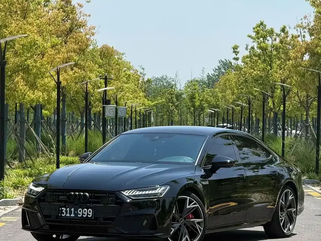 Audi A7L — фото 1