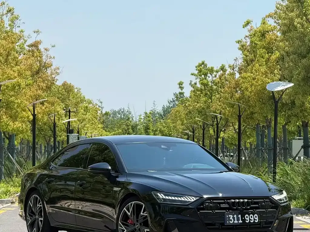 Audi A7L — фото 7