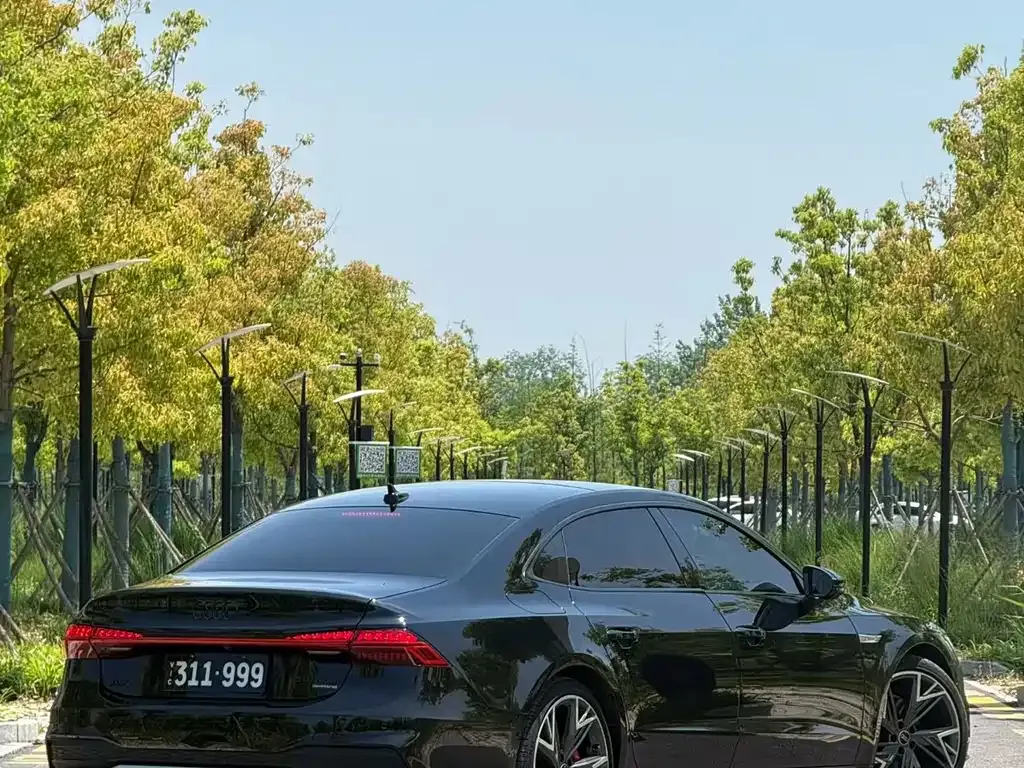 Audi A7L — фото 5